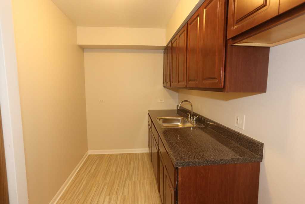 1040 W Hollywood Ave #322 - Photo 3 of 18