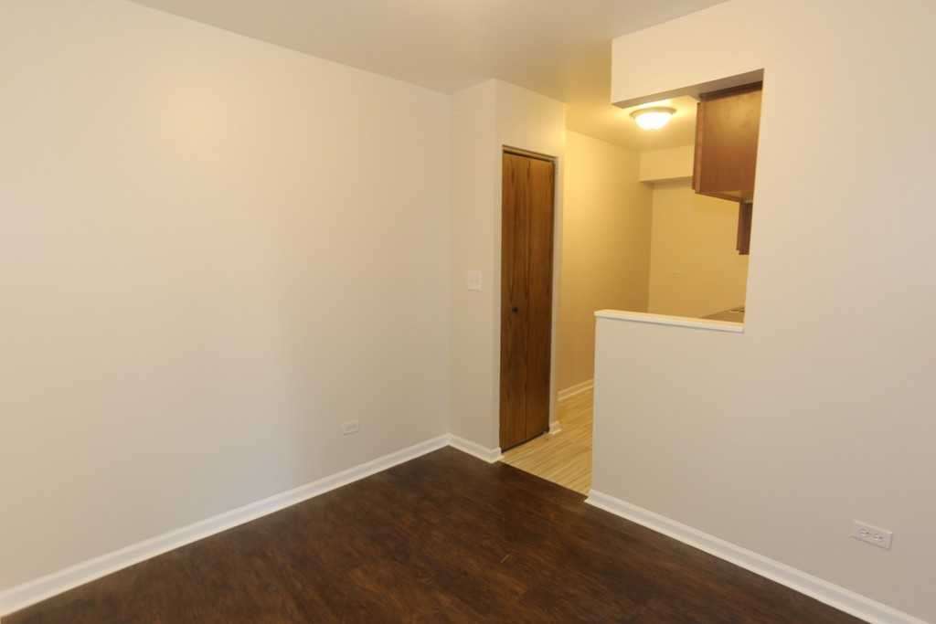 1040 W Hollywood Ave #322 - Photo 5 of 18