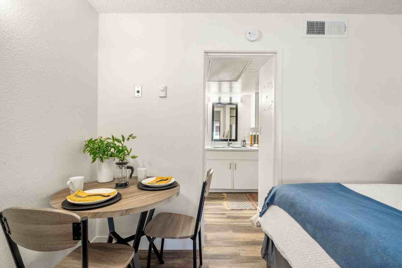 Venture on Colter - Photo 2 of 35