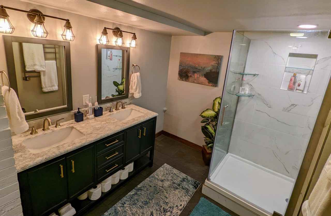 1611 9th St - Photo 2 of 34