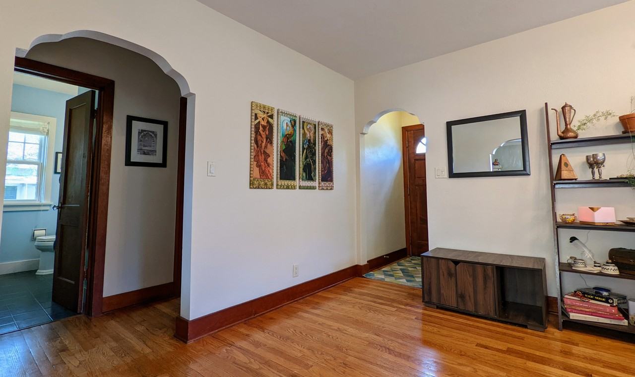 1611 9th St - Photo 3 of 34