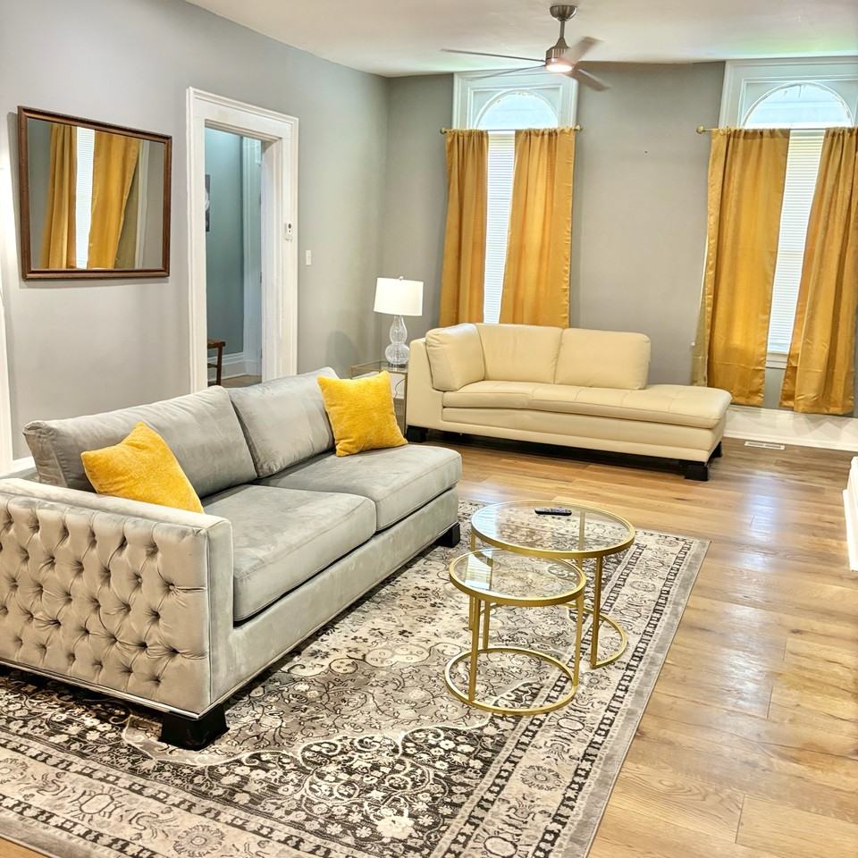 924 York St - Photo 3 of 18