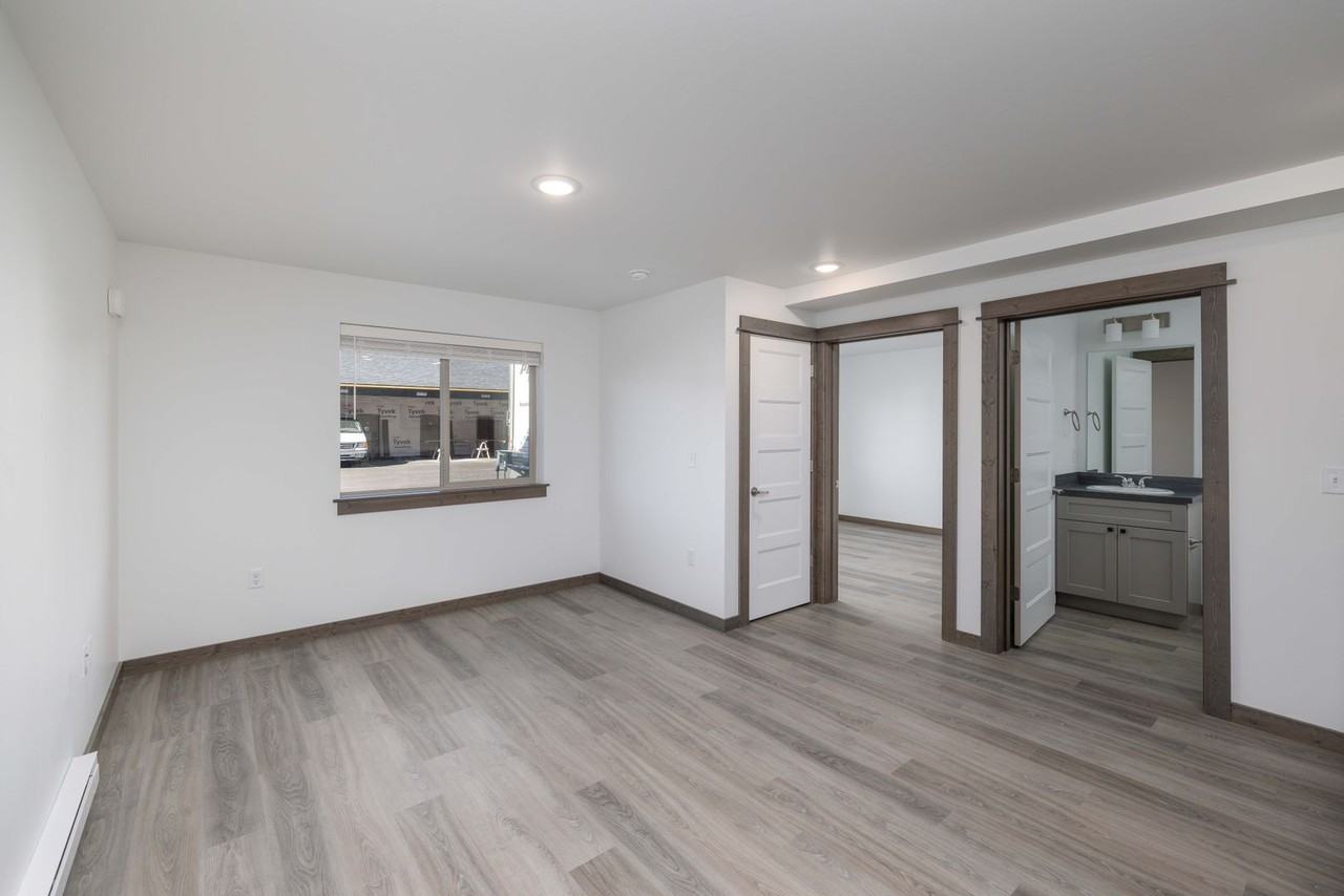 1902 Cruiser Lane - Photo 4 of 8