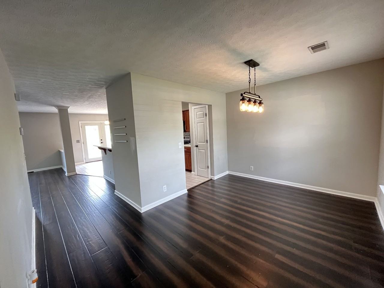 7308 Middlebrook Cir - Photo 3 of 40