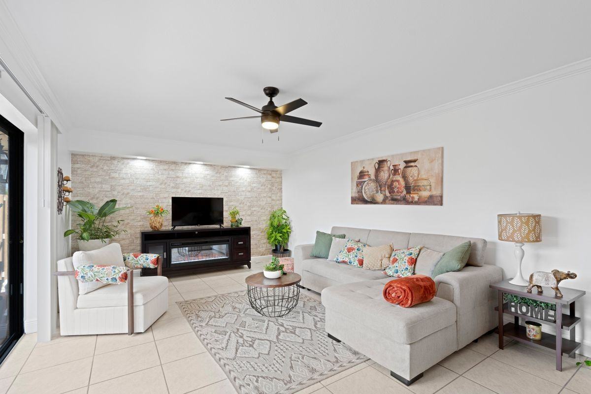 3904 39th Way - Photo 3 of 15