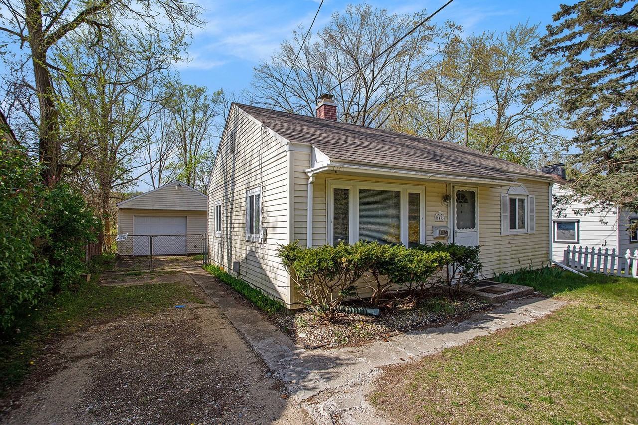 1433 W North St - Photo 3 of 16