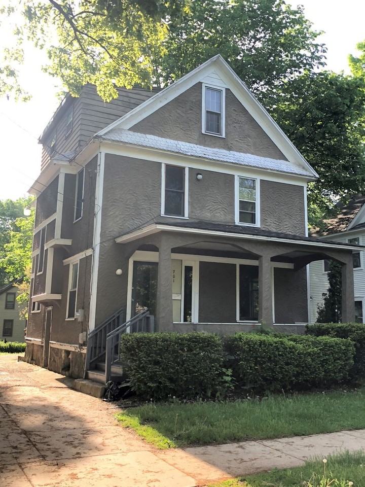 701 Davis - Photo 2 of 23