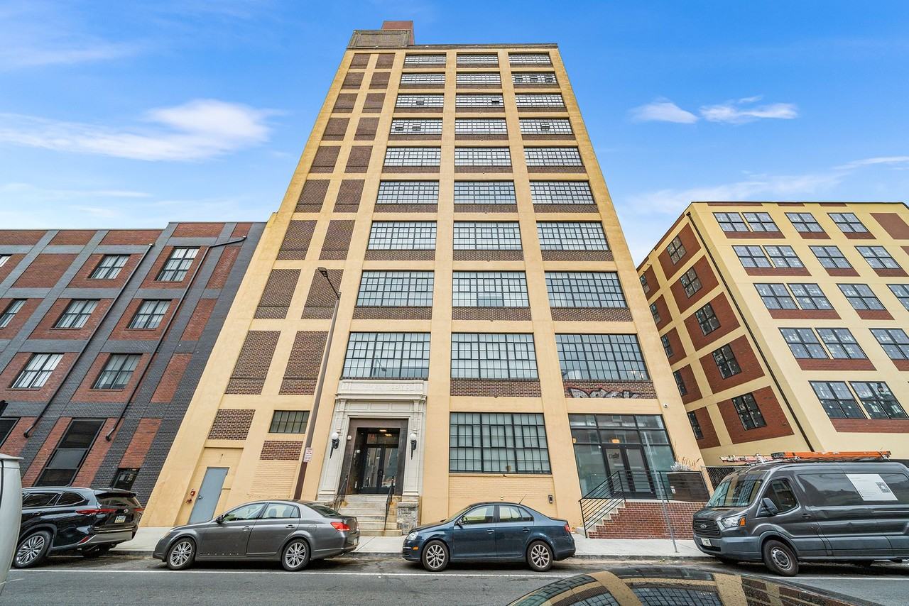 The Gotham Tower - Photo 6 of 50