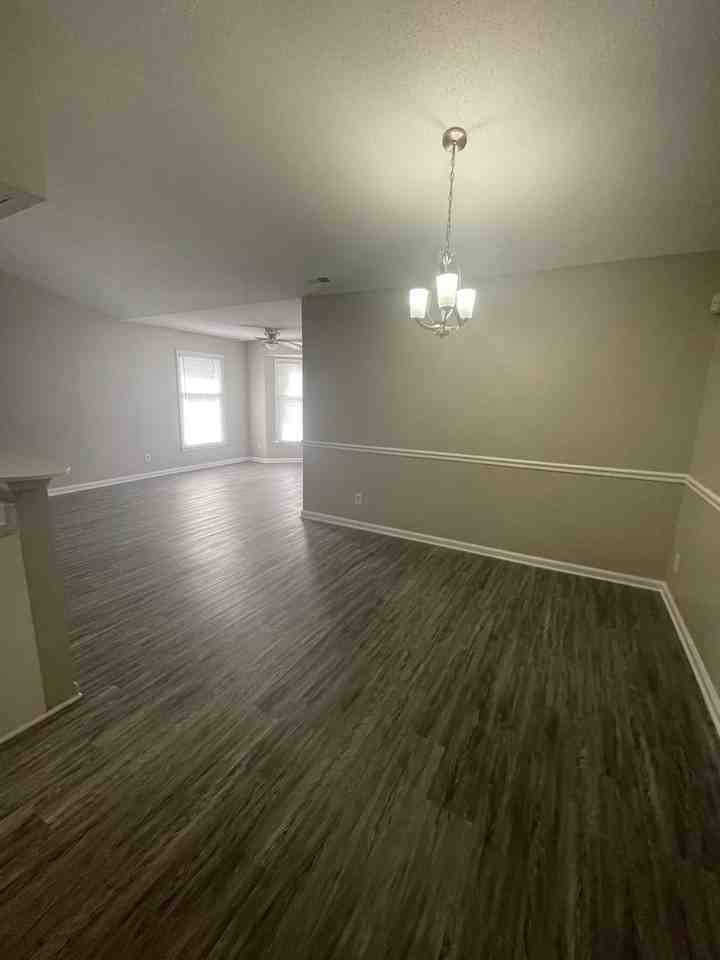 6246 Rosecroft Dr - Photo 6 of 15