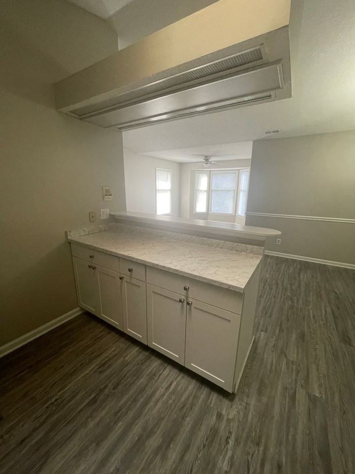 6246 Rosecroft Dr - Photo 7 of 15