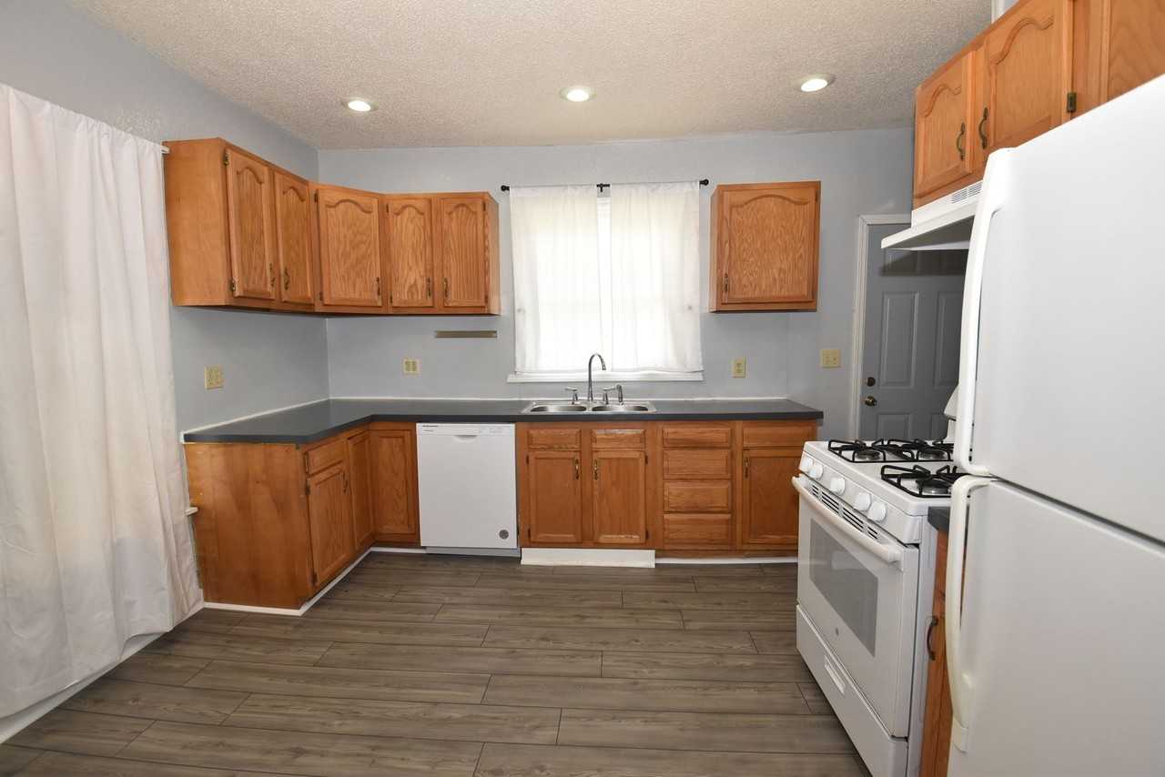 1327 Corby Blvd - Photo 7 of 26