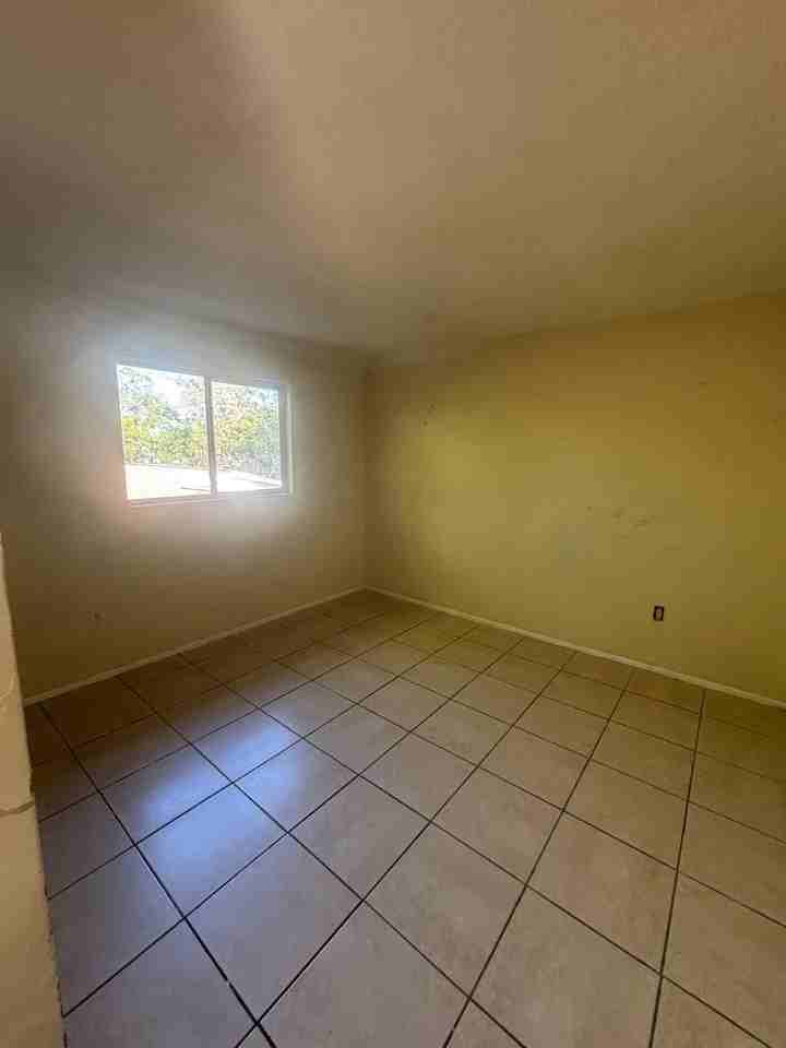 929 33rd Ave W - Photo 7 of 24