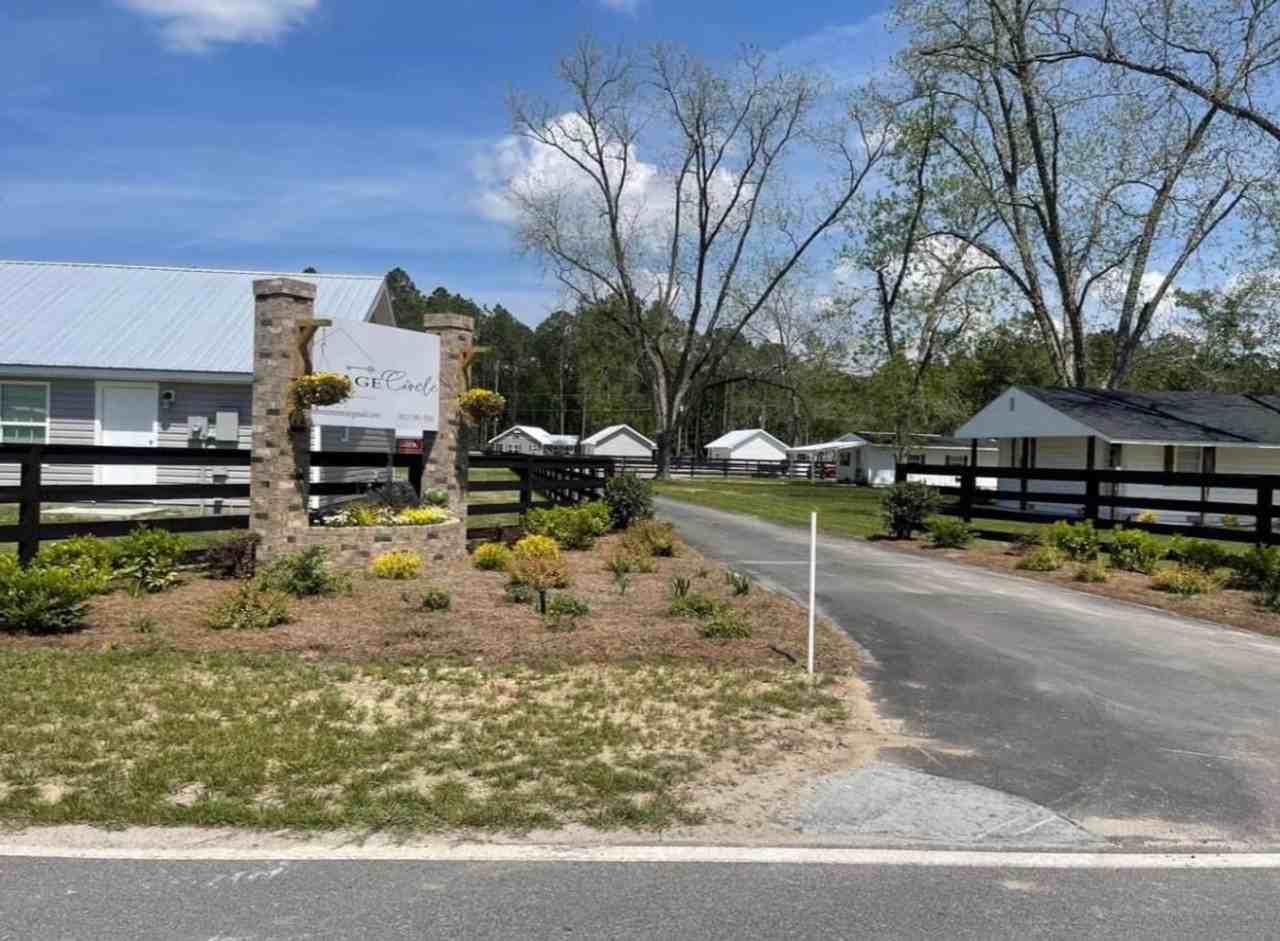 467 Pine St - Photo 2 of 26