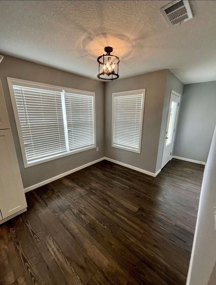 467 Pine St - Photo 3 of 26