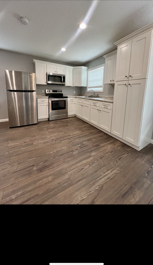 467 Pine St - Photo 5 of 26