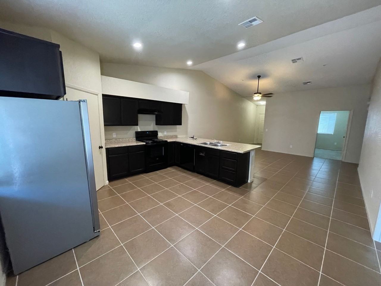 7274 E 39th Pl - Photo 5 of 16