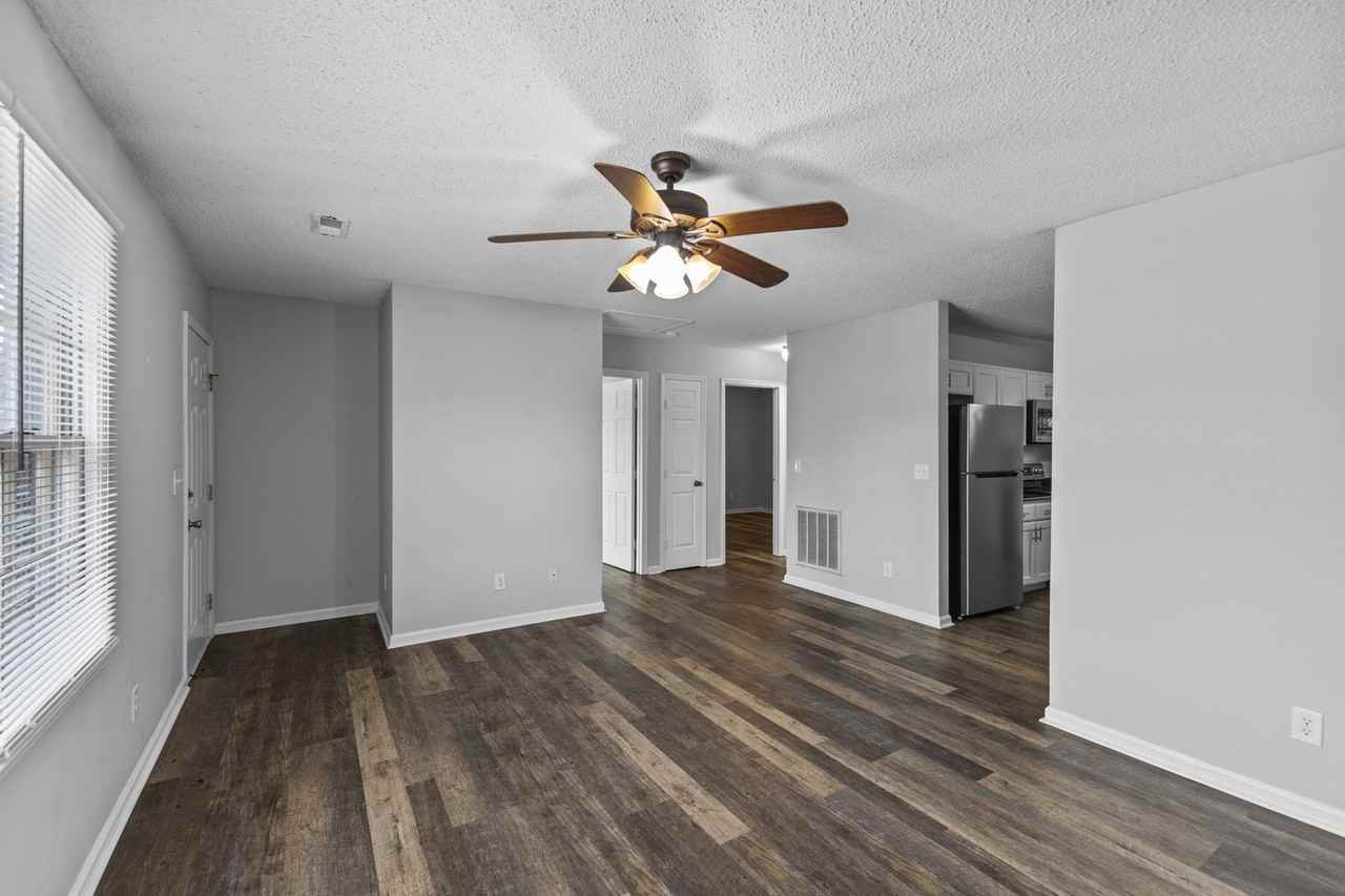 14 Coats Cir - Photo 3 of 10