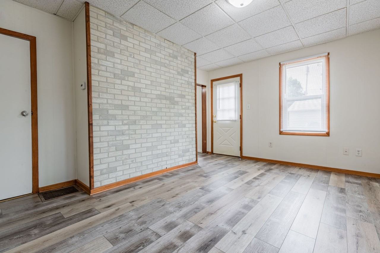 1111 Gohres St - Photo 2 of 12