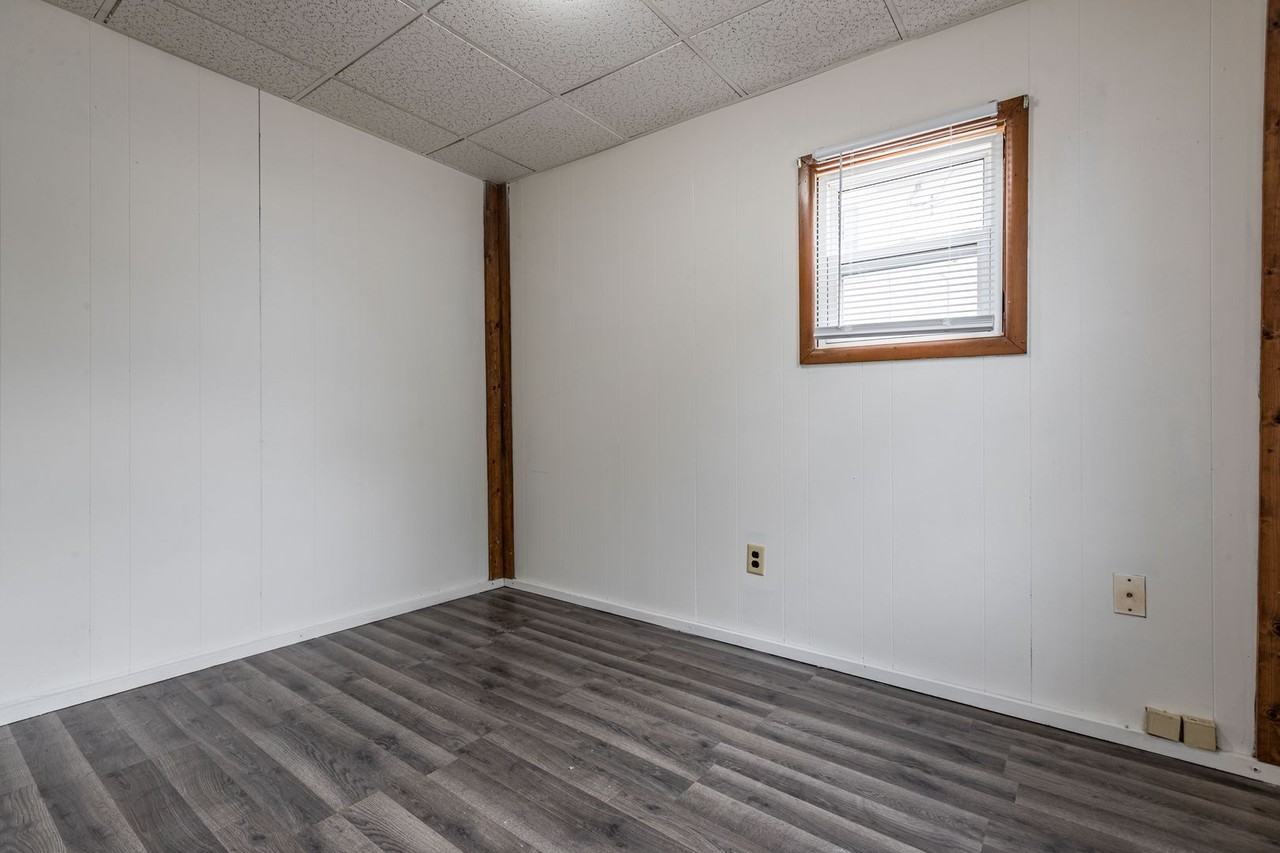 1111 Gohres St - Photo 3 of 12