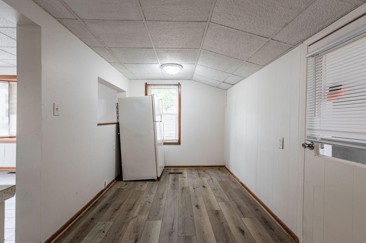 1111 Gohres St - Photo 5 of 12