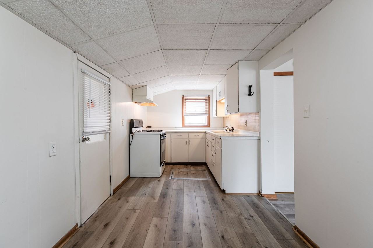 1111 Gohres St - Photo 6 of 12