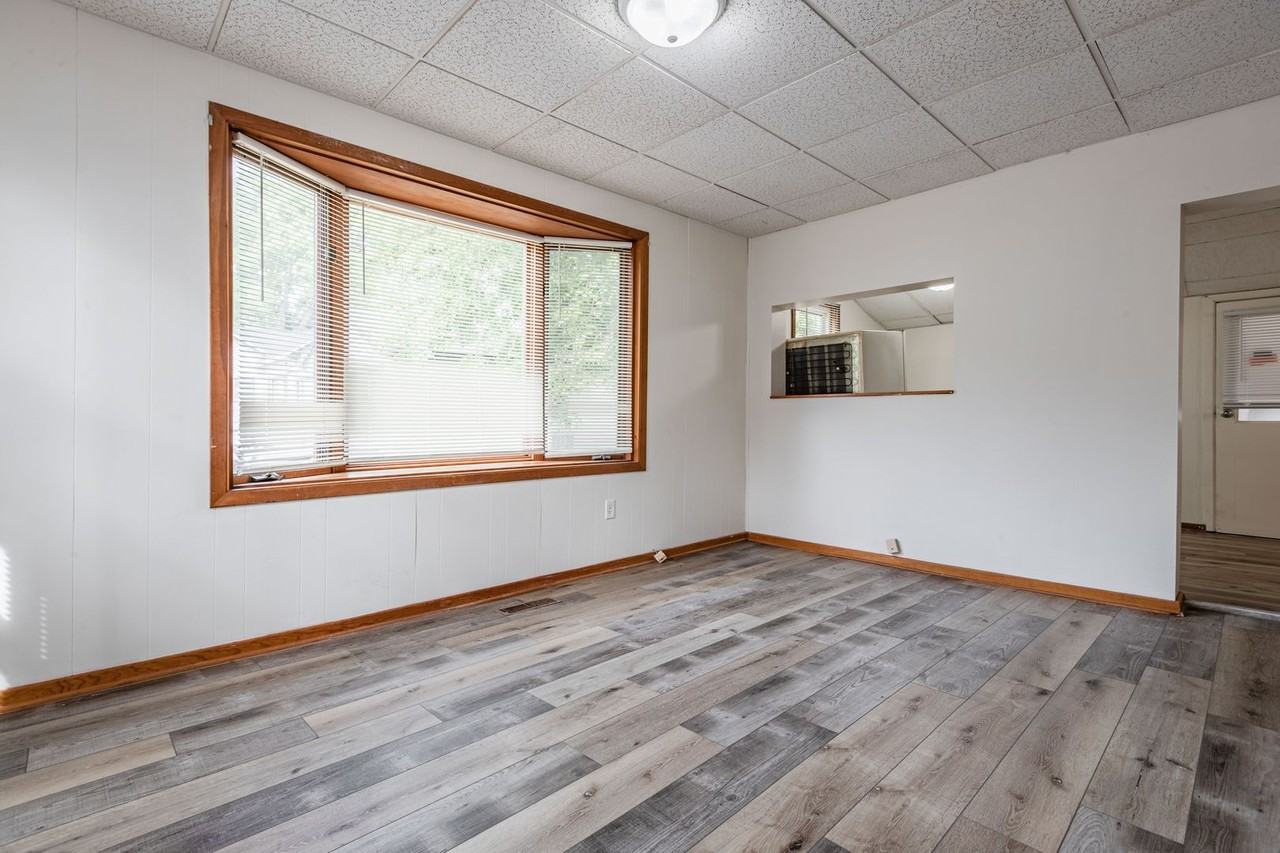 1111 Gohres St - Photo 7 of 12