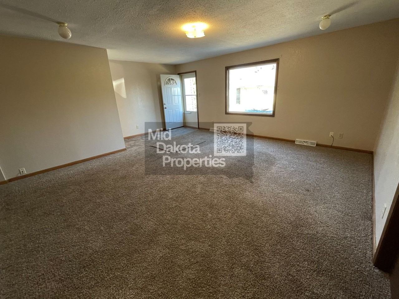 420 E 6th - Photo 3 of 19