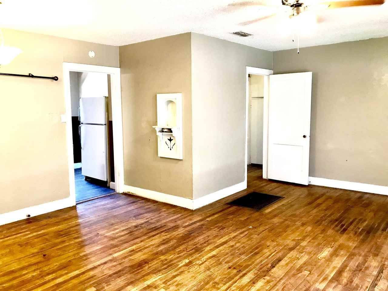 3016 30th Street - Photo 4 of 9