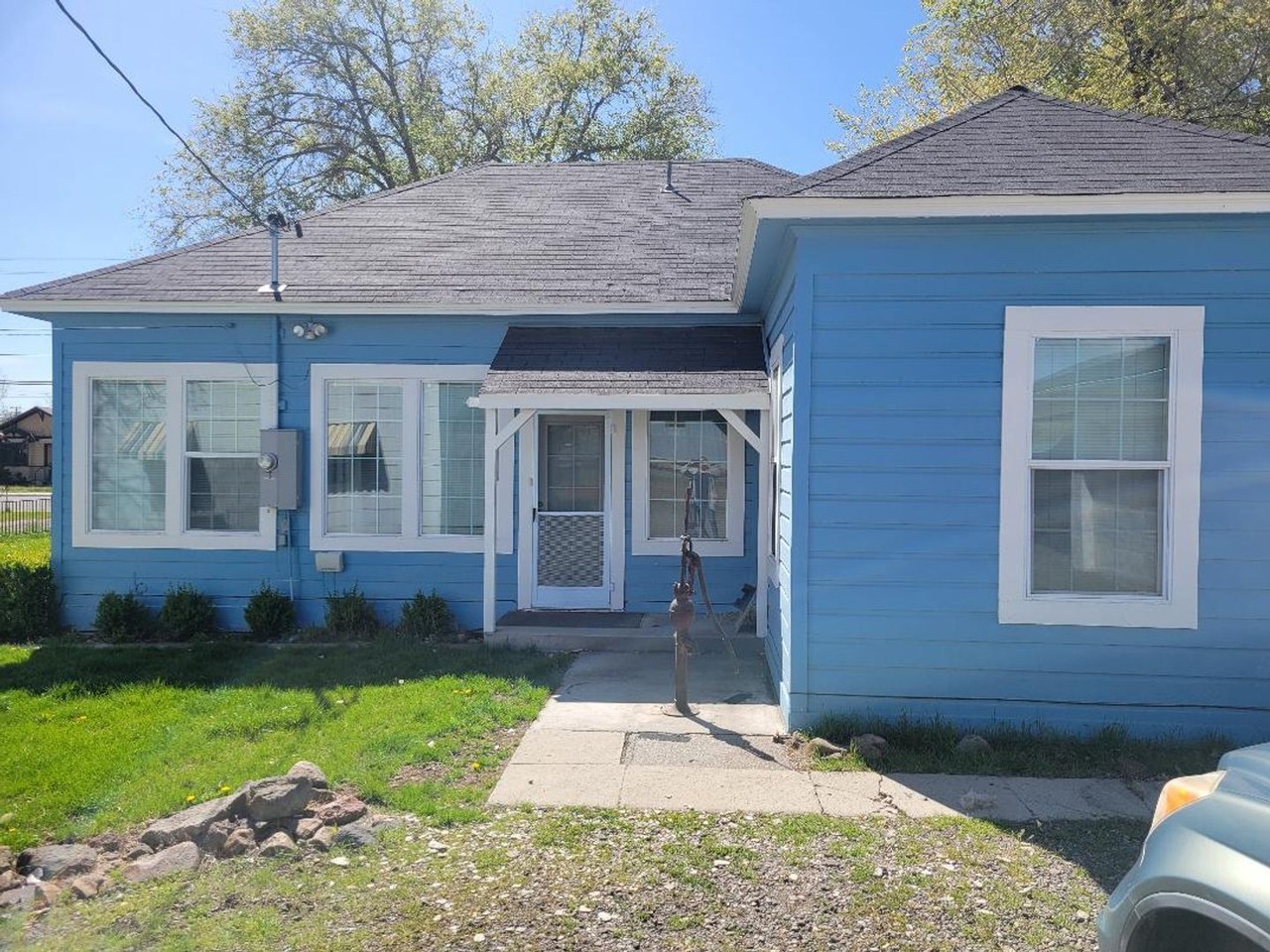 212 N East St - Photo 2 of 26