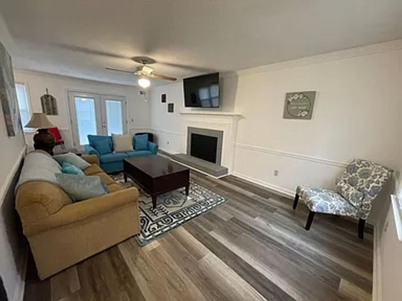 3 Crescent Ln - Photo 3 of 17