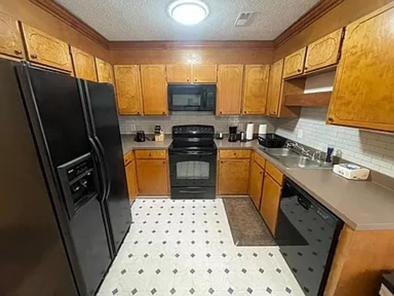 3 Crescent Ln - Photo 5 of 17