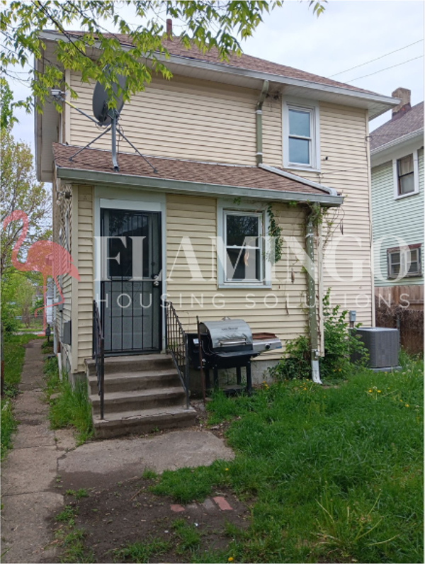 114 N Woodward Ave - Photo 2 of 15