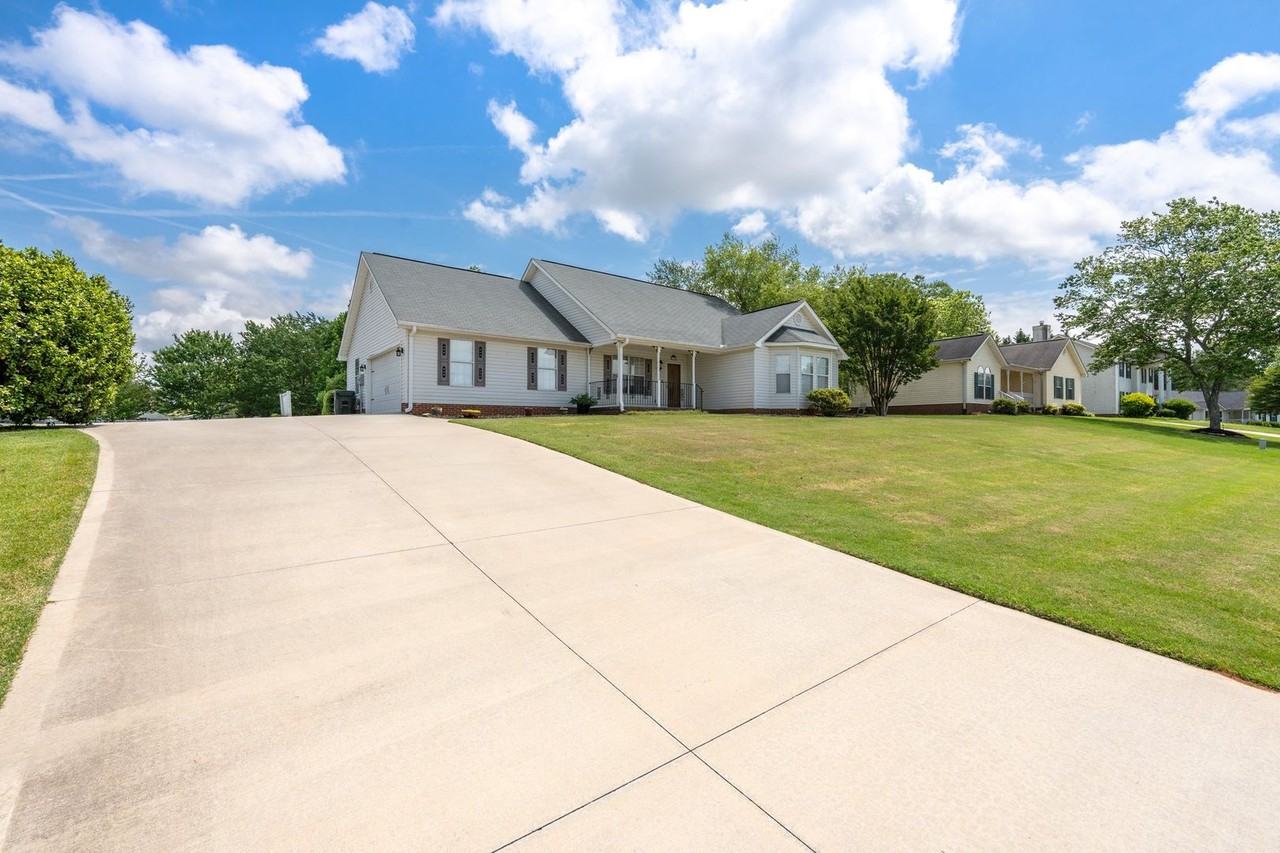 124 Cornelson Dr - Photo 3 of 32
