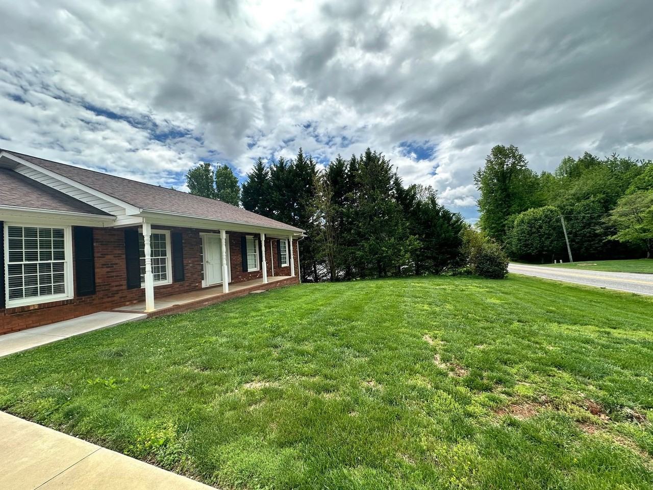 204 N Oakgrove Ext - Photo 2 of 33