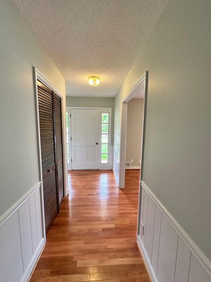 204 N Oakgrove Ext - Photo 6 of 33