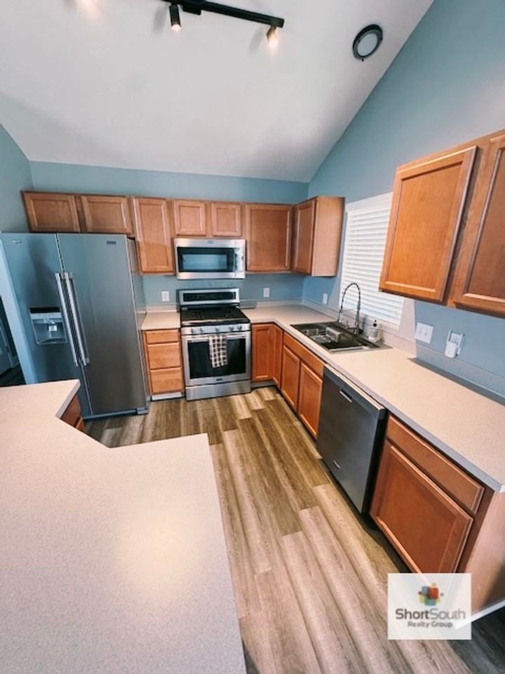 1628 S Park Dr Se - Photo 3 of 18