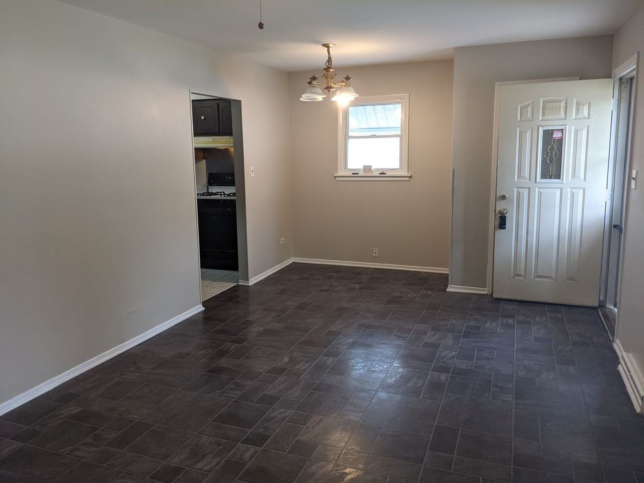2601 Menominee Rd - Photo 3 of 15
