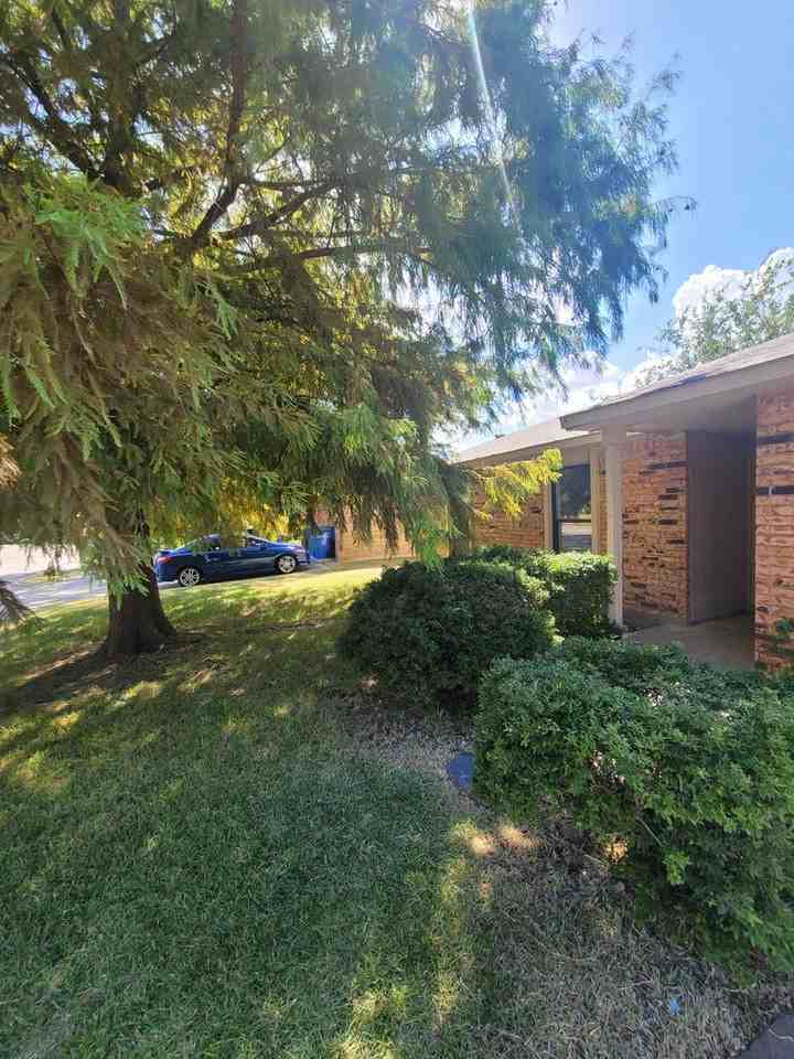 6317 Redwood Ln - Photo 4 of 26