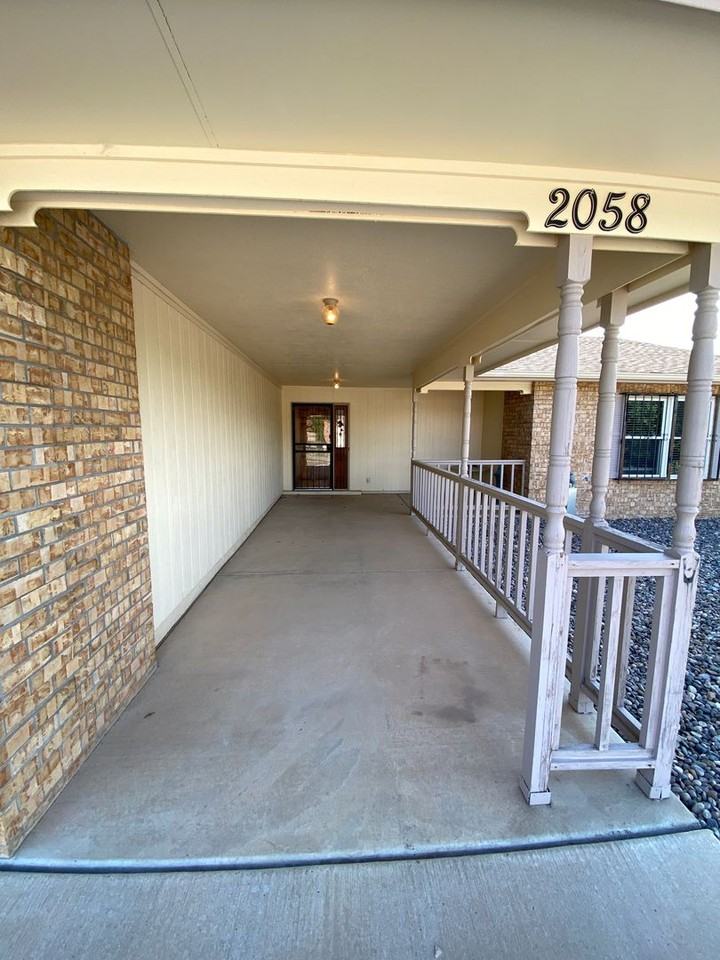 2058 Columbia Ct Ne - Photo 2 of 23