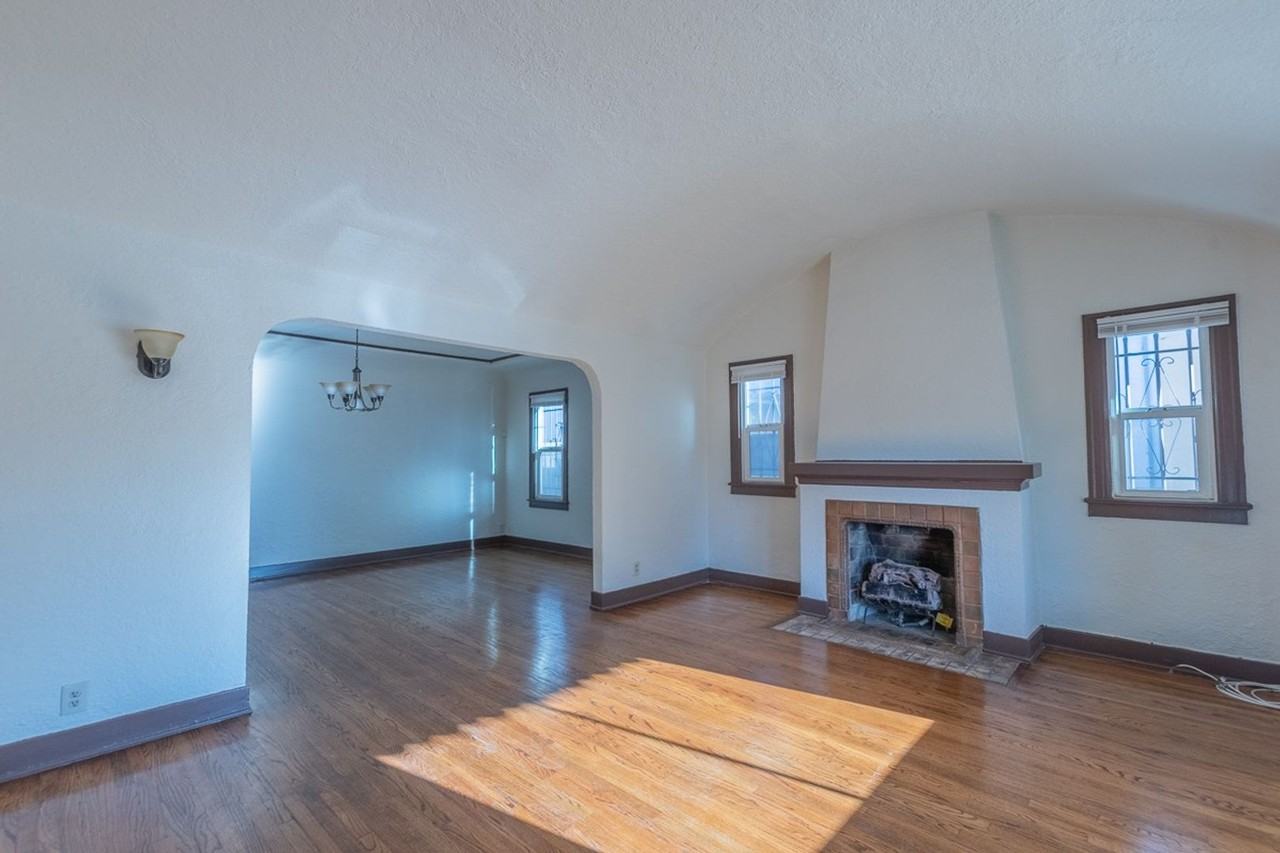 2226 S Redondo Blvd - Photo 3 of 23