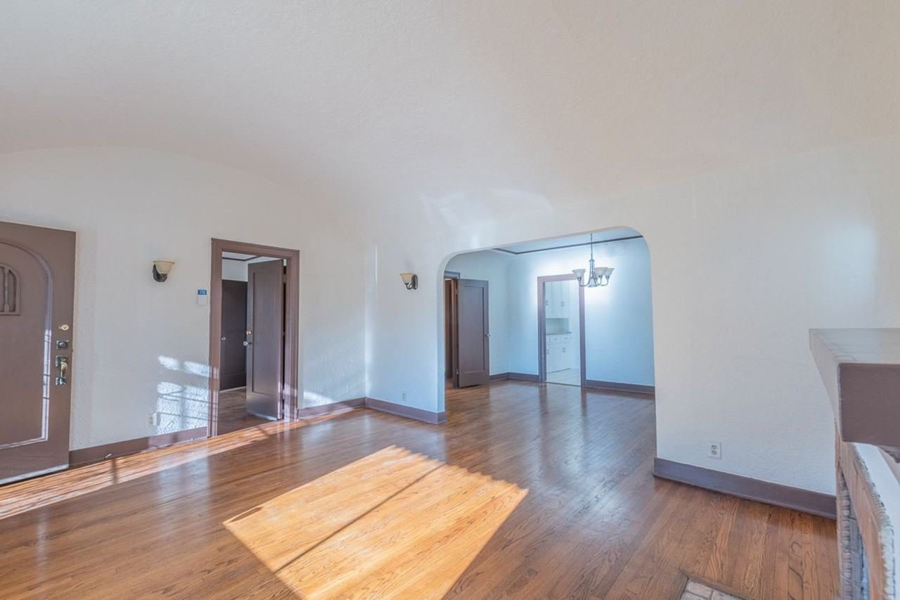 2226 S Redondo Blvd - Photo 4 of 23