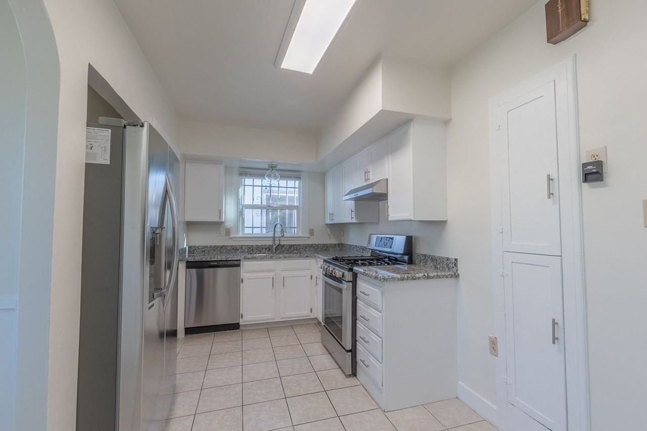 2226 S Redondo Blvd - Photo 6 of 23