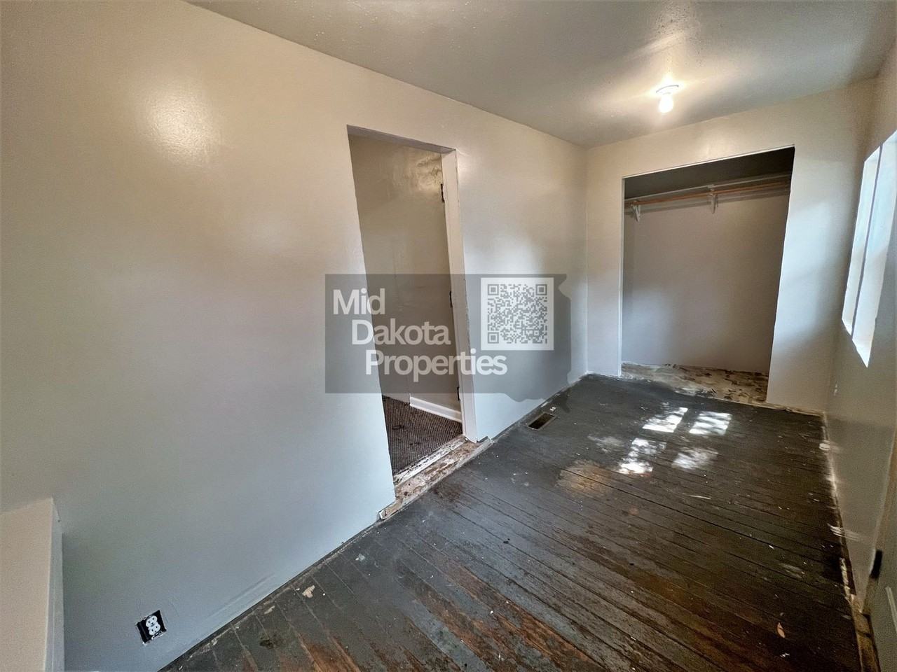 908 E 3rd Ave - Photo 2 of 11