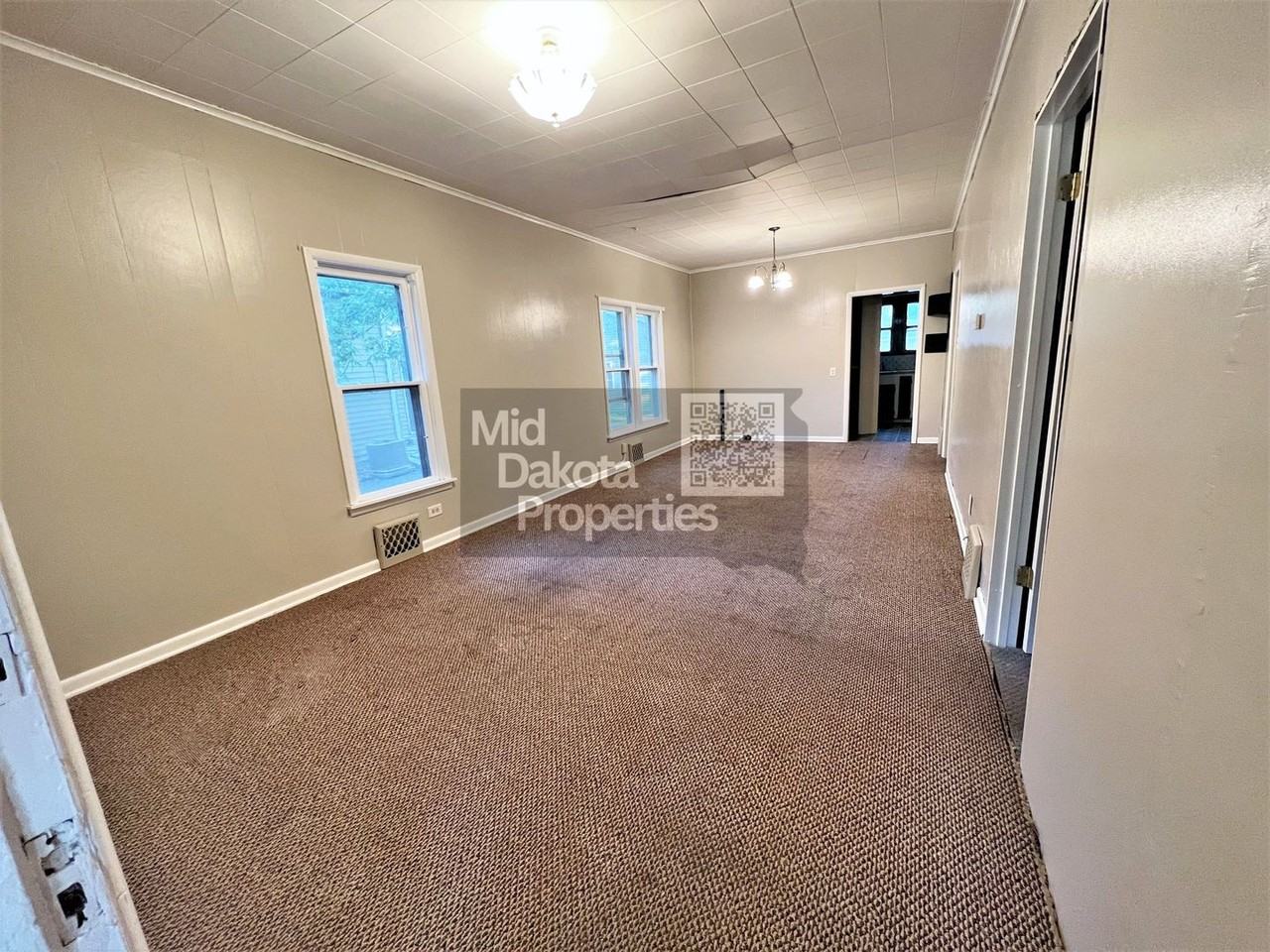 908 E 3rd Ave - Photo 3 of 11
