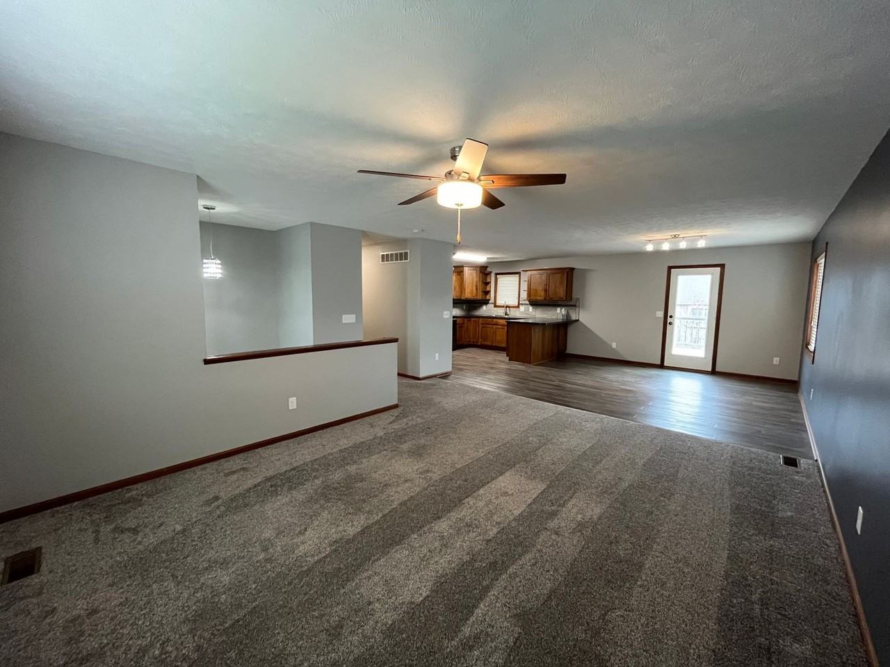 7825 Yankee Woods Dr - Photo 3 of 26