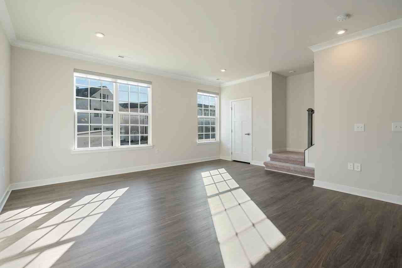 1107 Kentlands Dr - Photo 2 of 15