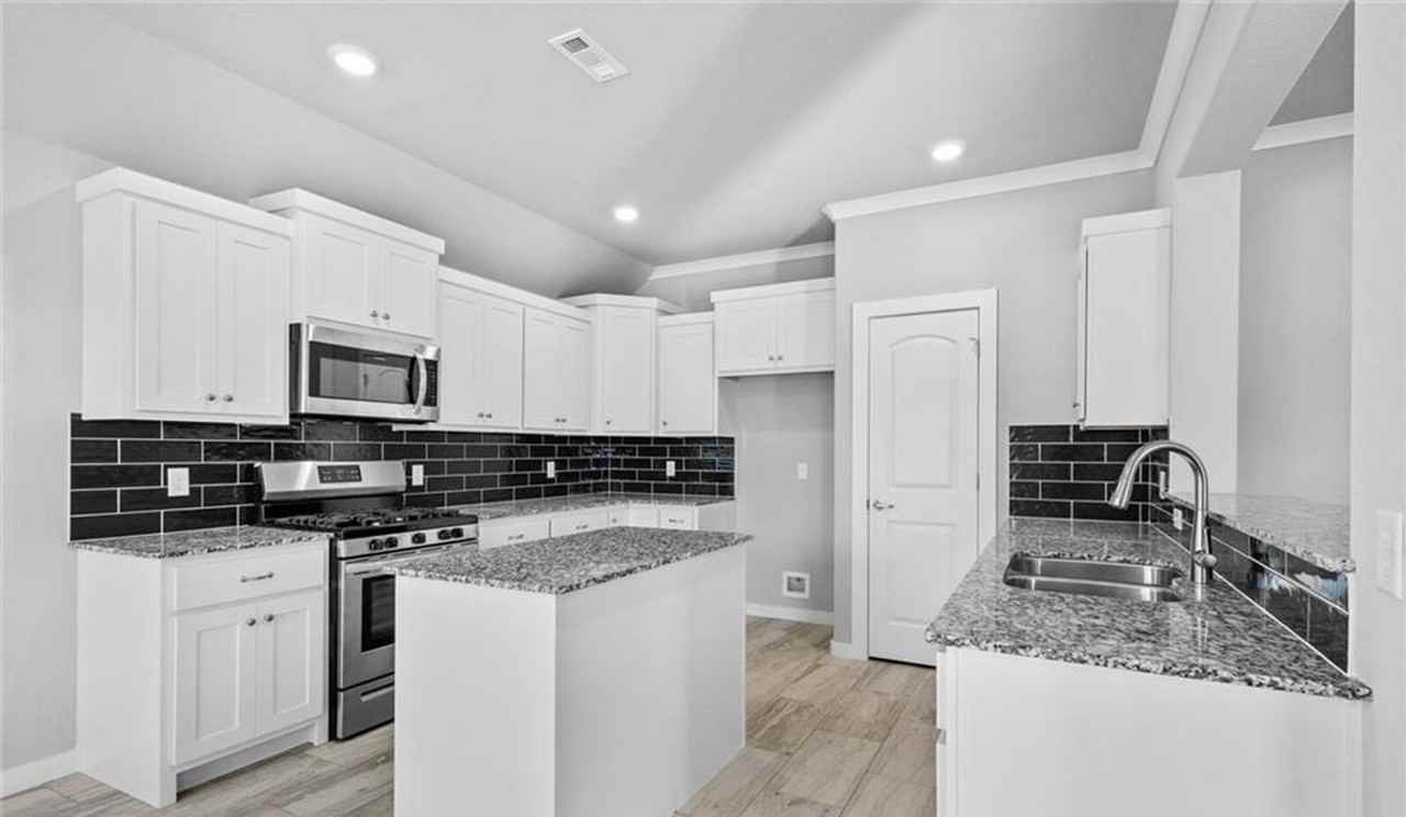 818 Copper St - Photo 3 of 9