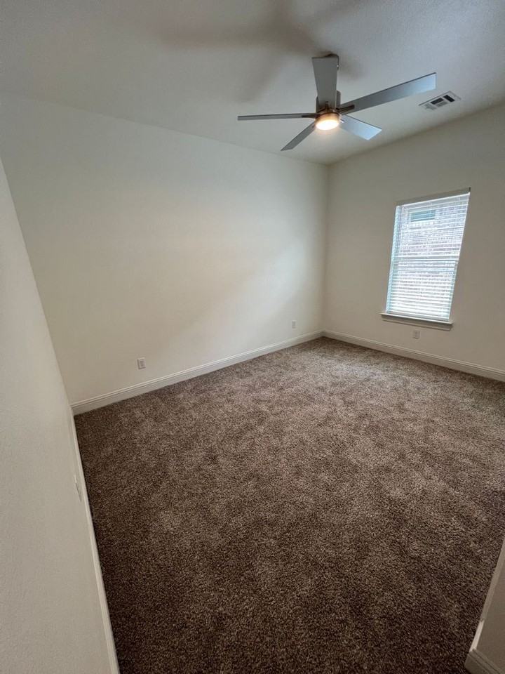 6804 52nd St - Photo 6 of 35