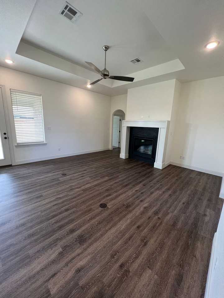 6804 52nd St - Photo 7 of 35