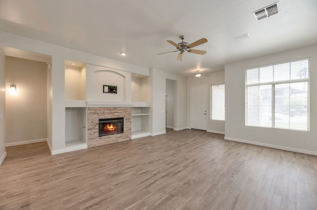 23602 N 21st St - Photo 2 of 16